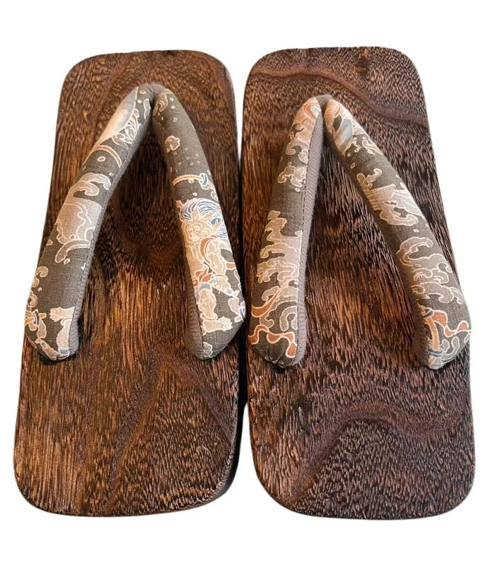 Japanese Men's Geta Sandals / Size M-L, Brown Straps with Traditional Wave pattern