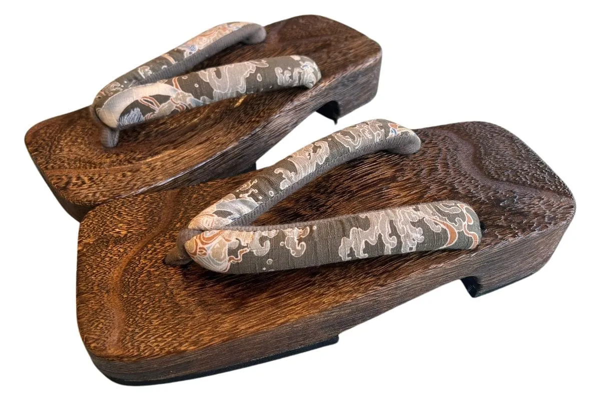 Japanese Men's Geta Sandals / Size M-L, Brown Straps with Traditional Wave pattern