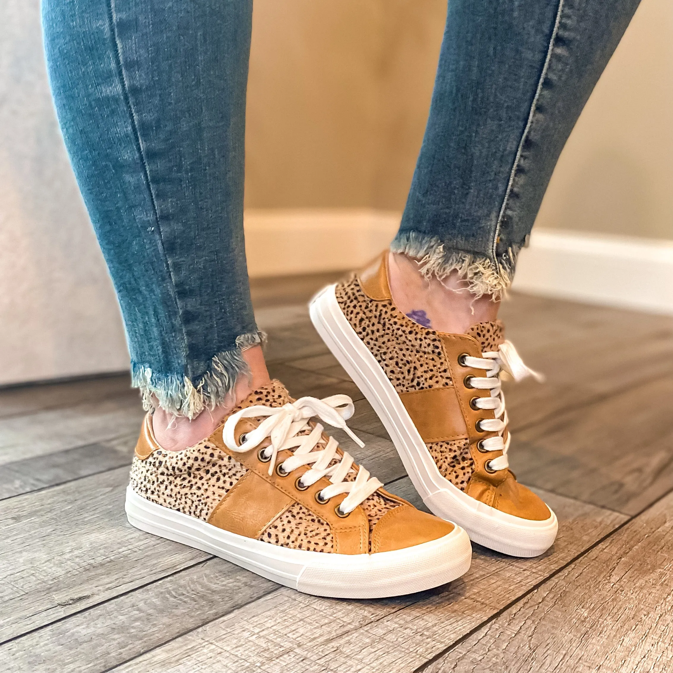 Rory Jeans- Judy Blue Mid-Rise Shark Bite Skinny