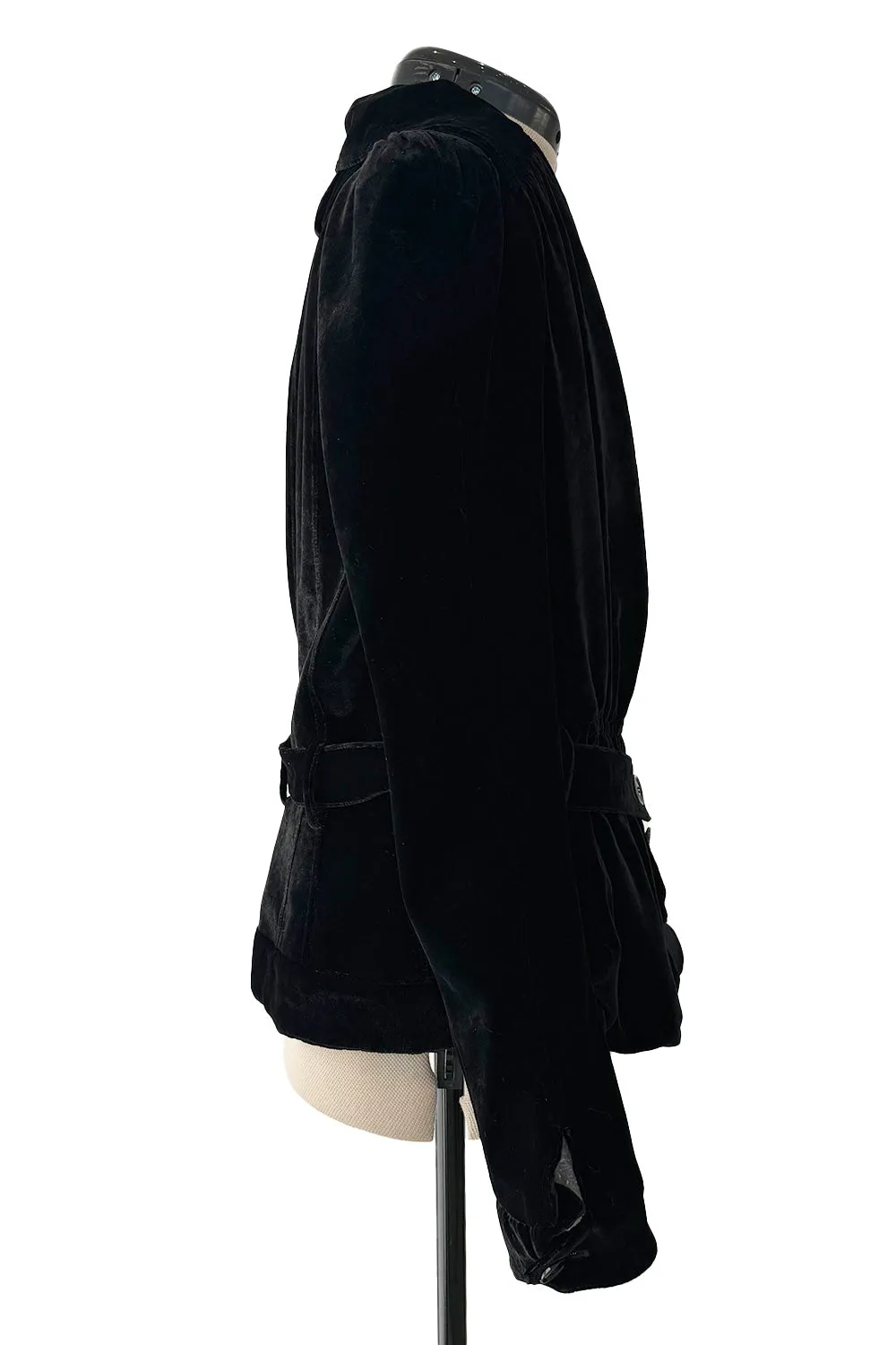Stunning Fall 2005 Christian Dior By John Galliano Runway Black Velvet Jacket e Belt Detail
