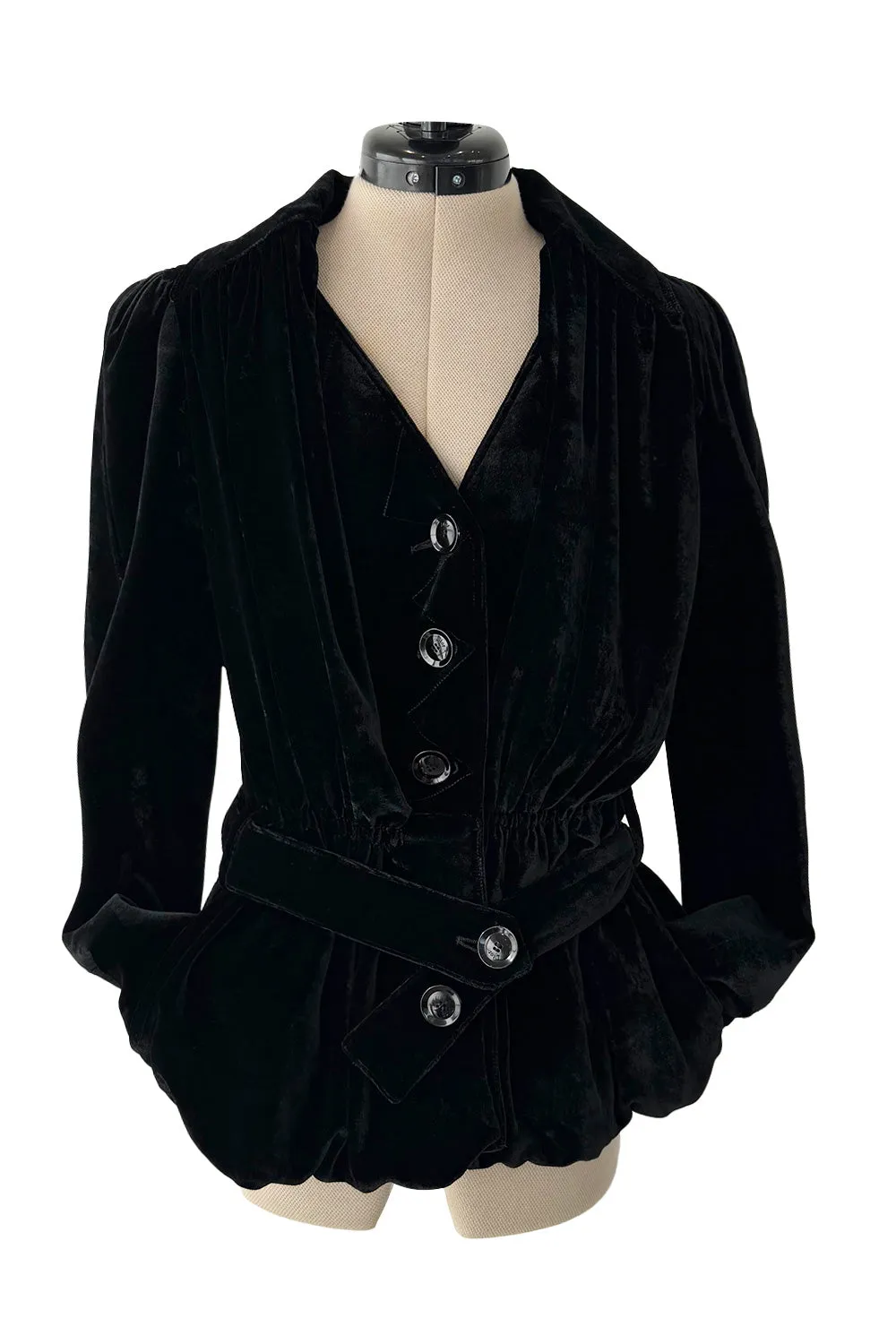 Stunning Fall 2005 Christian Dior By John Galliano Runway Black Velvet Jacket e Belt Detail