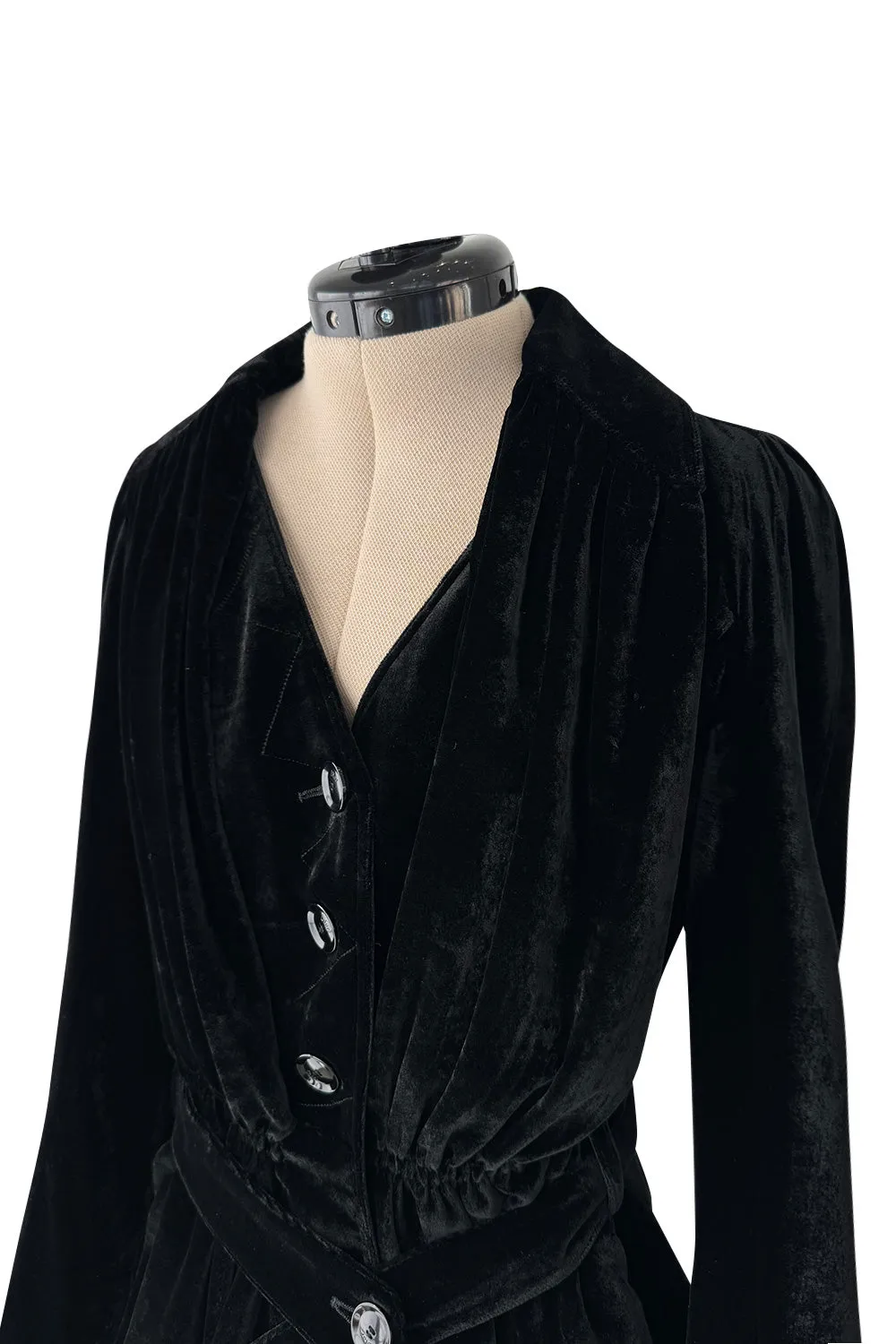 Stunning Fall 2005 Christian Dior By John Galliano Runway Black Velvet Jacket e Belt Detail
