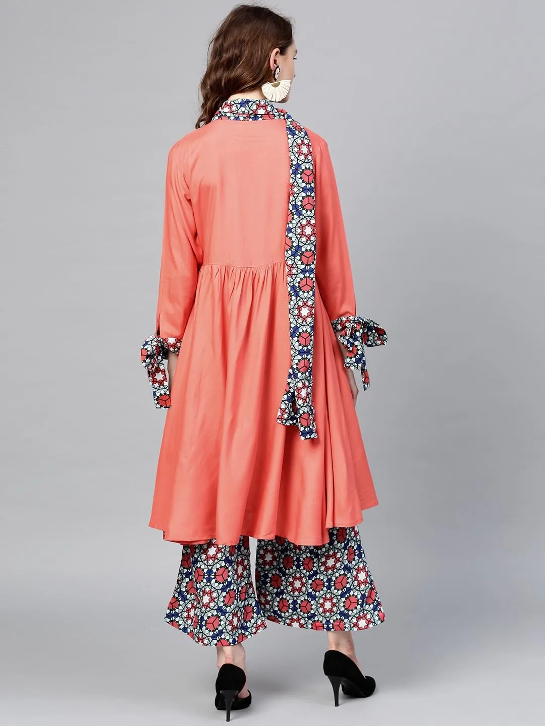 Women Peach & Blue Solid Kurta Set